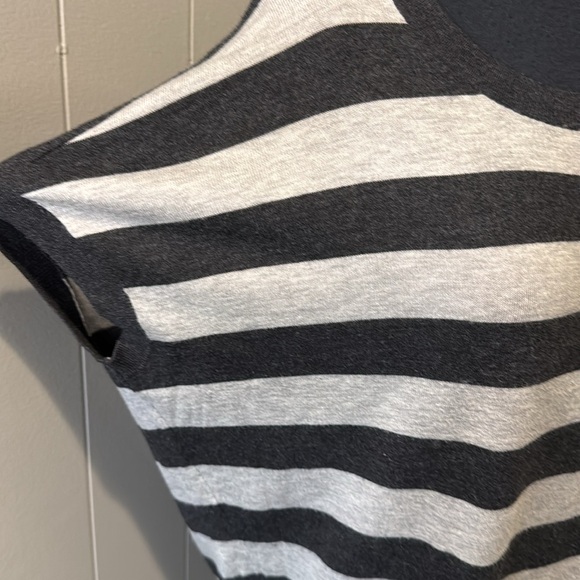 Vince Women’s Medium Stripe Sleeveless Tunic Cashmere Sweater Black Gray - Picture 5 of 7